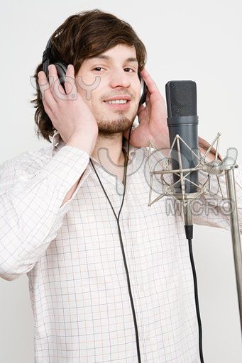 male-singer-b4077d.jpg